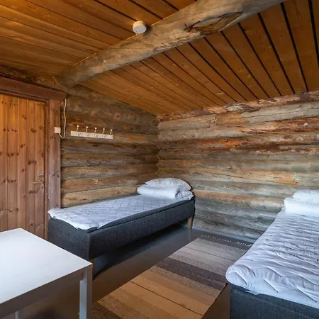 伊瓦洛河露营酒店 3*