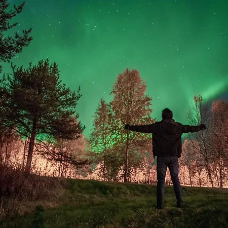 伊瓦洛河露营酒店