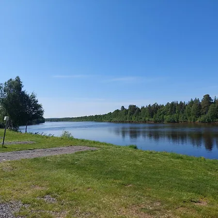 伊瓦洛河露营酒店 营地