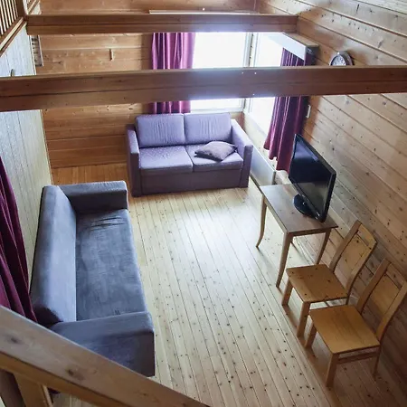 伊瓦洛河露营酒店