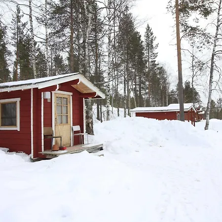 伊瓦洛河露营酒店